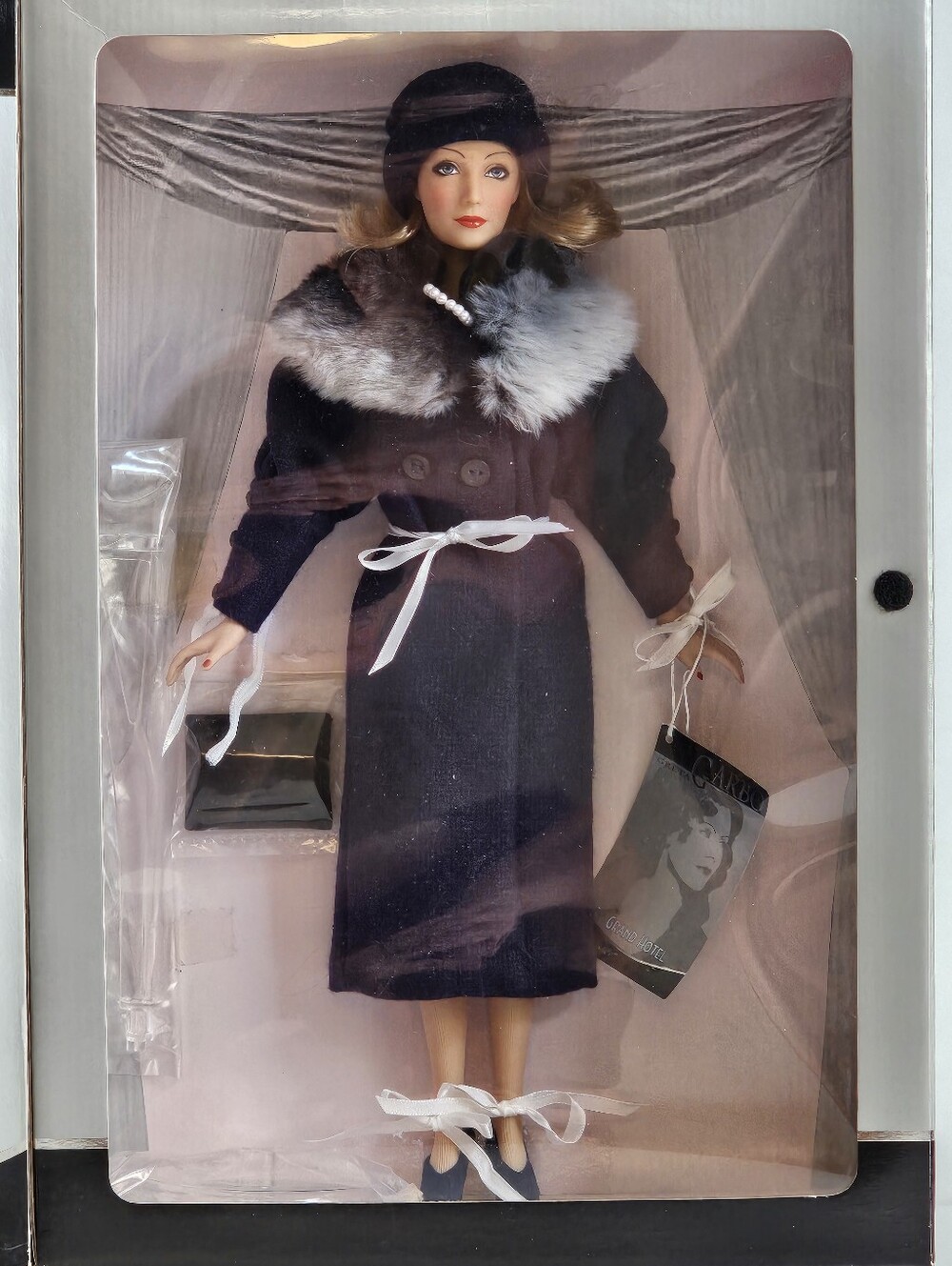 Madame Alexander Greta Garbo Grand Hotel 16" Doll 2002 NIB Movie Star 29274 RARE